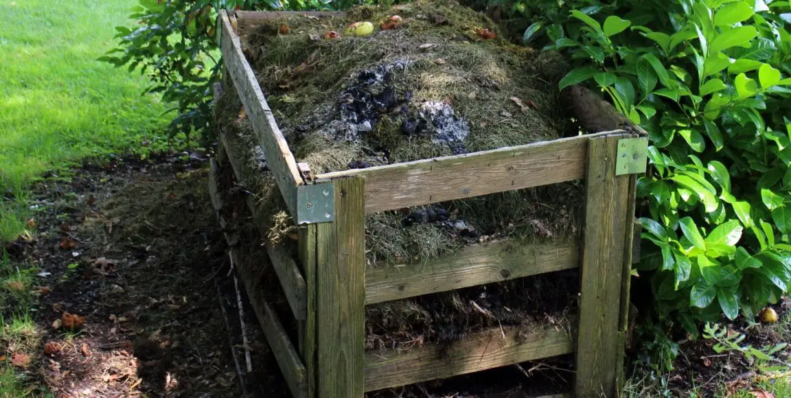 should you cover a compost pile